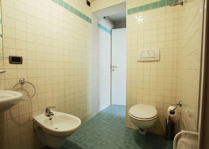 Maggiore - Italia Апарт-отель Maccagno