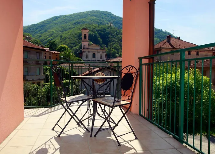 Maggiore - Italia Апарт-отель Maccagno